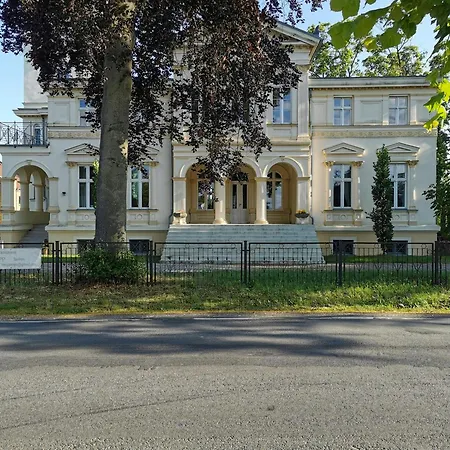 Maisonette In Historic Semesterbostad